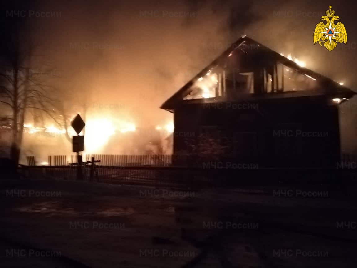 Вечер 23 11 23. Дерево пожар. Пожар в городе. Пожар в городе нея Костромской области. Пожары в Ярославской области.