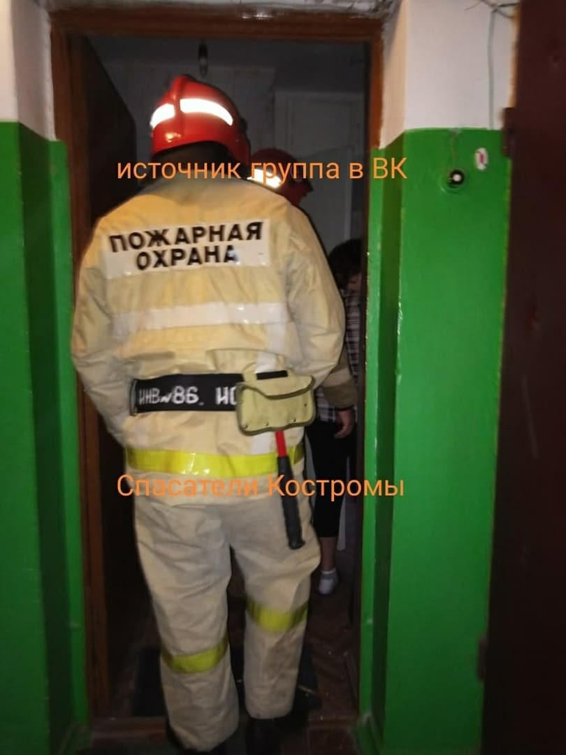 Костромские спасатели приехали вскрывать дверь, а нашли труп