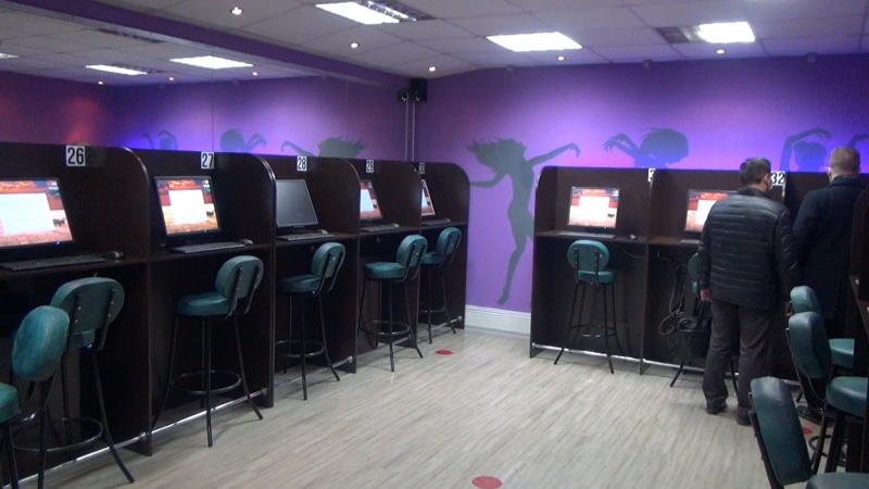 Костромские сотрудники ФСБ изъяли 37 игровых автоматов из нелегального игорного клуба