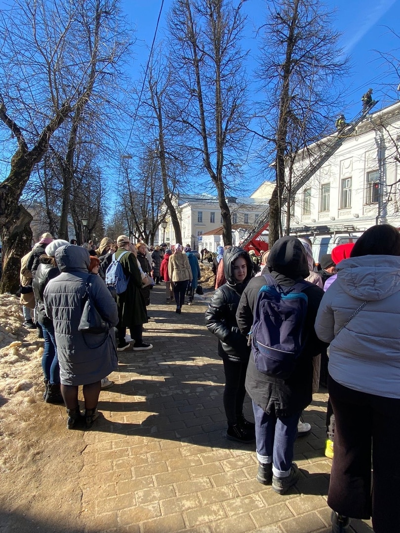 22 марта из Костромского колледжа культуры студентов вынесли на носилках