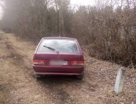 Костромские цыгане украли автомобиль и оставили его прямо в поле