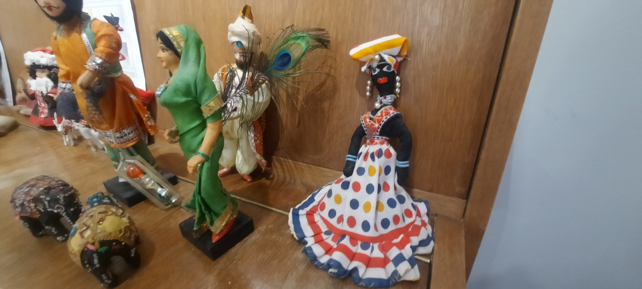 В Костромской усадьбе Вознесенской представлены куклы со всего света