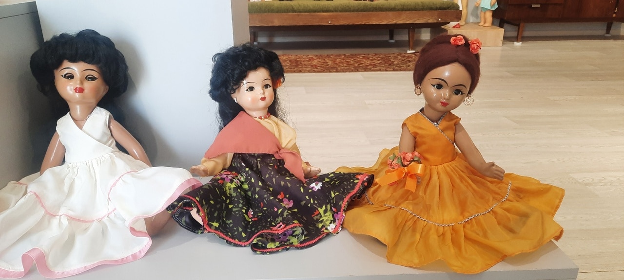 В Костромской усадьбе Вознесенской представлены куклы со всего света