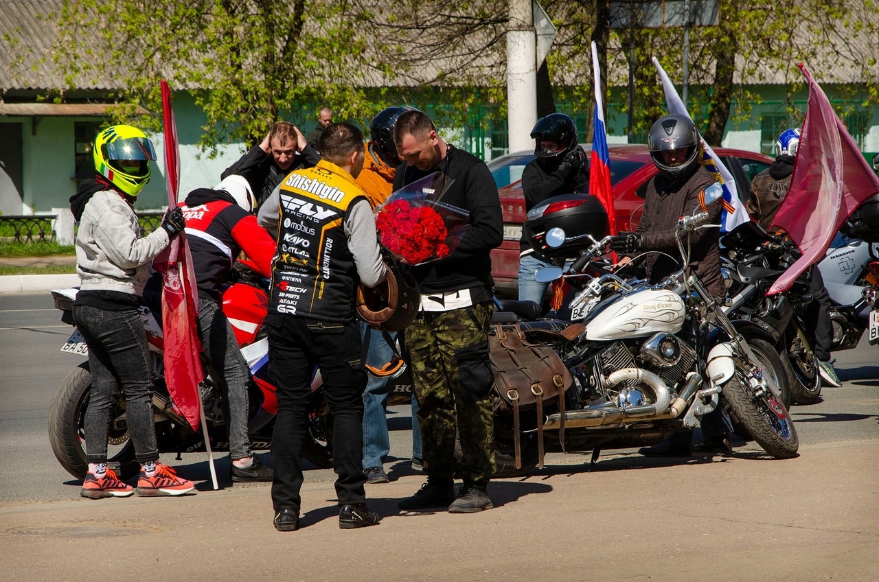 Костромичи устроили мотопробег по улицам города в честь праздника 9 мая