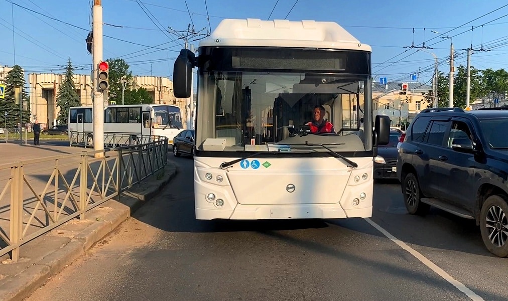 Костромичи увидели первую партию новых комфортабельных автобусов