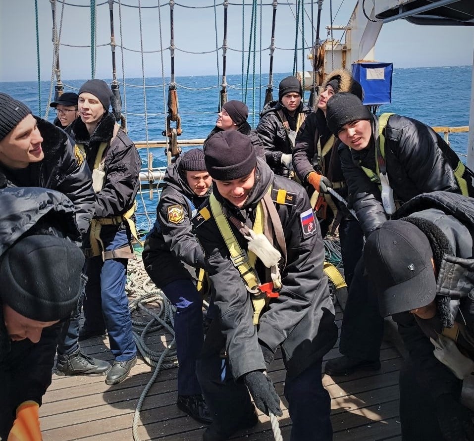 Курсанты детского морского центра вернулись в Кострому после плаванья по Тихому океану