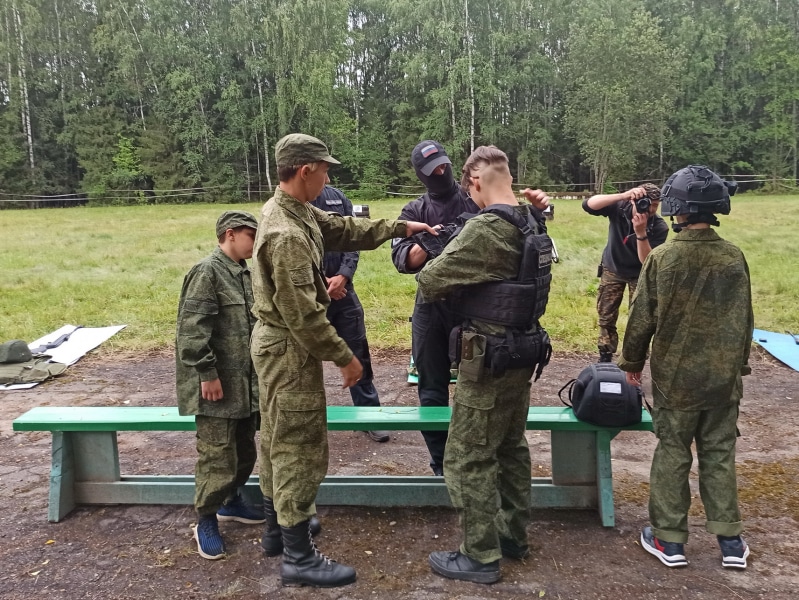 Бойцы спецназа приехали в костромской детский лагерь