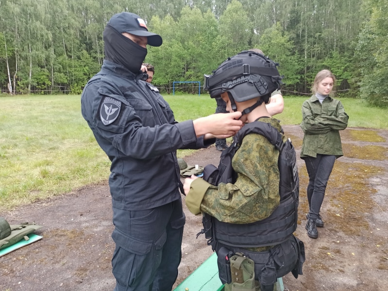 Бойцы спецназа приехали в костромской детский лагерь