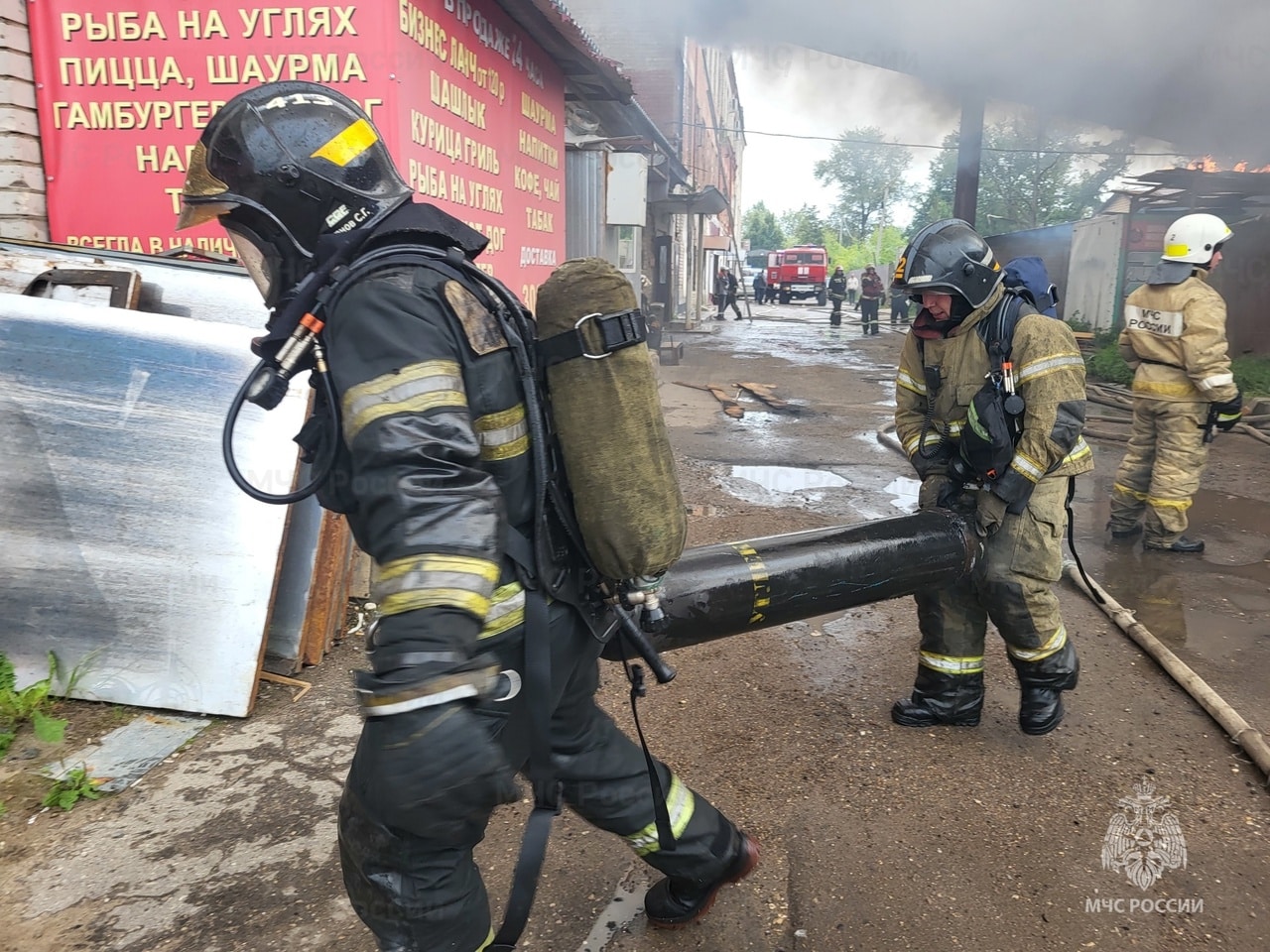 Костромские пожарные успели предотвратить взрыв во время пожара на улице Коммунаров