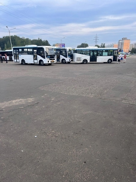 Два новых автобуса столкнулись у ТЦ в Костроме