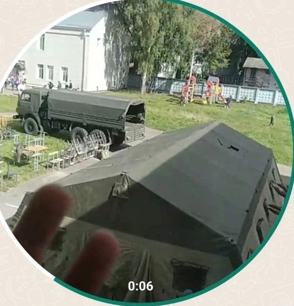 У школ Костромы каждый день возводят военные палатки