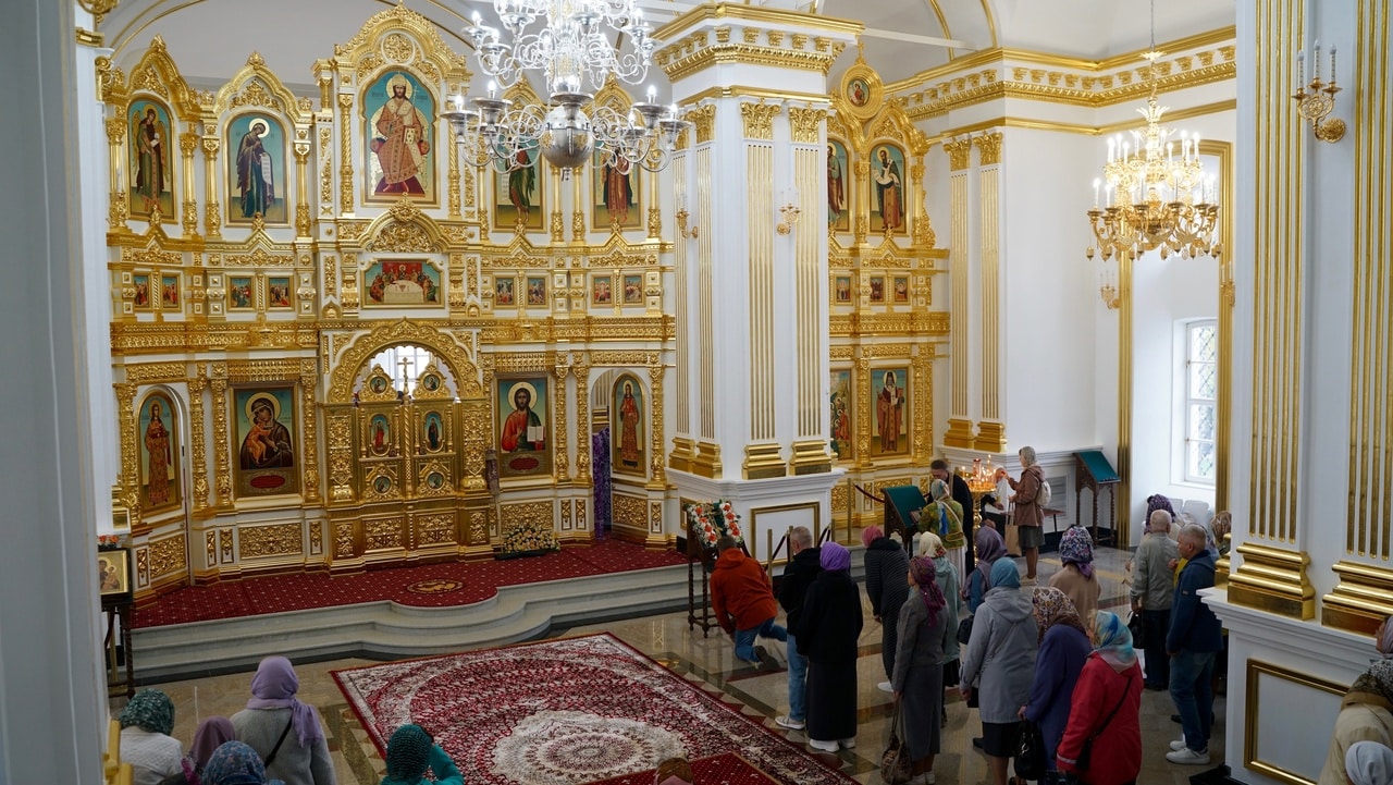 В день Воздвижения Креста Господня в Костромском кремле прошла первая служба