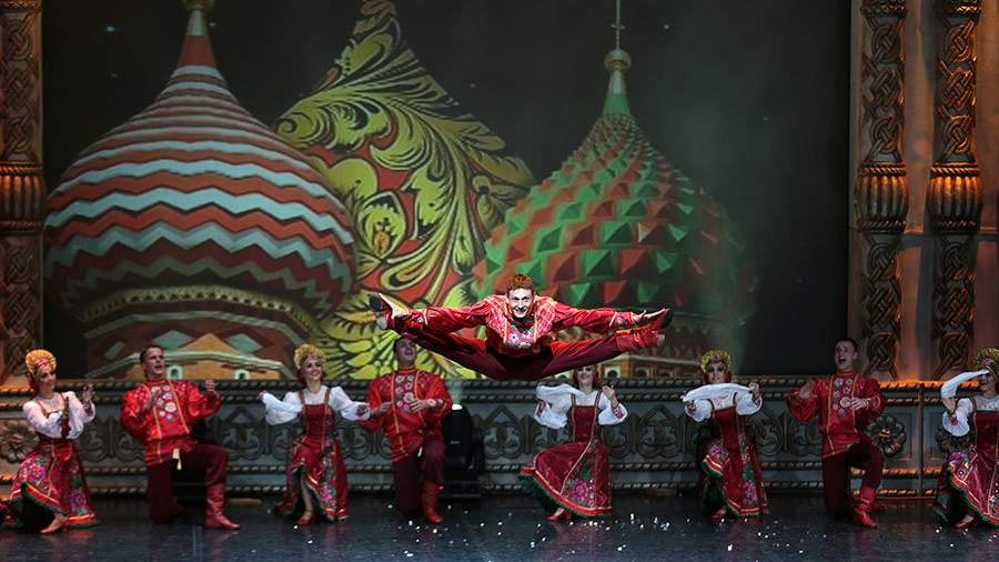 Мария Захарова оценила выступление балета «Кострома» в театре в Москве