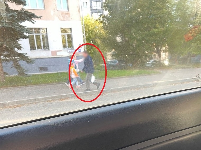 Подозрительный мужчина пристаёт к детям в Костроме