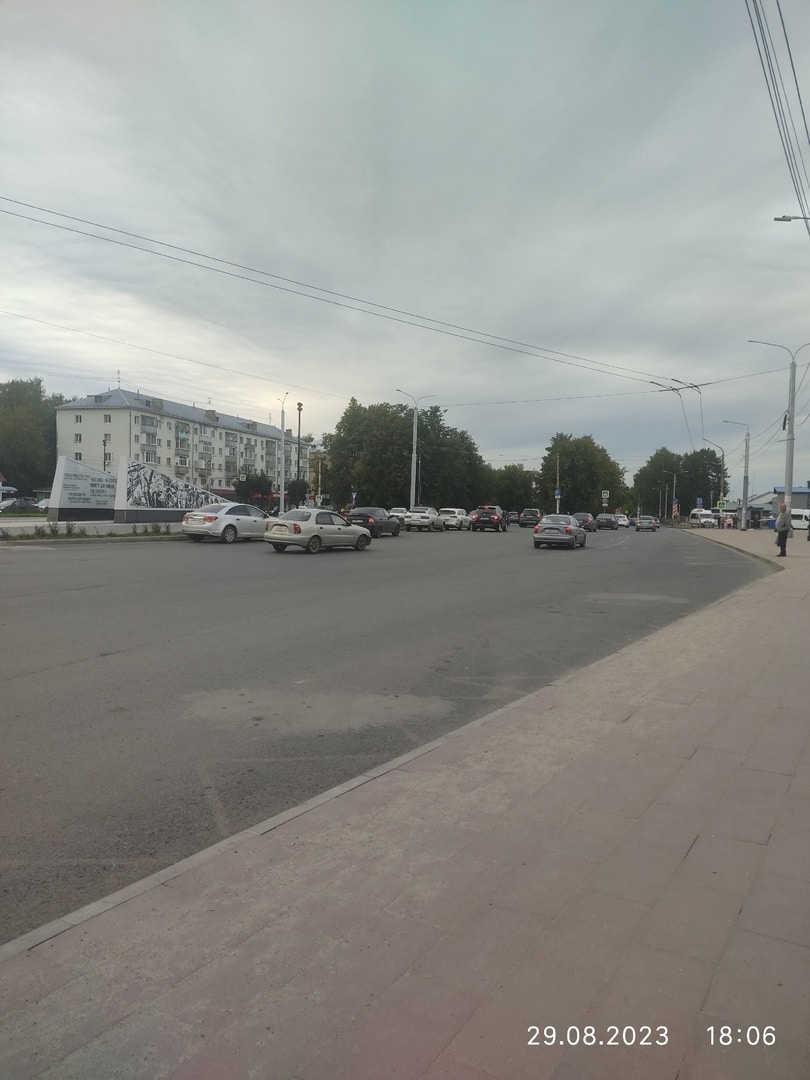 Костромичи жалуются на цены за парковку у ЖД вокзала