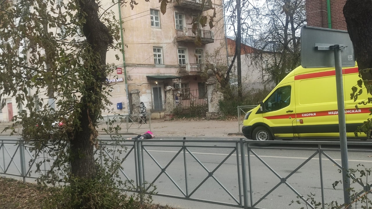 Автобус насмерть сбил девушку на Симановского в Костроме