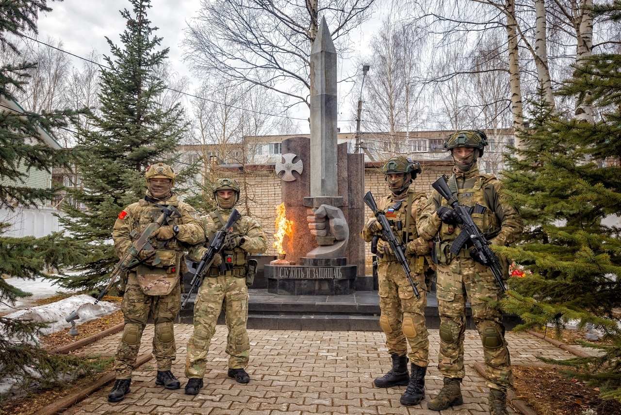 Сотрудники костромского ОМОНа отмечают праздник