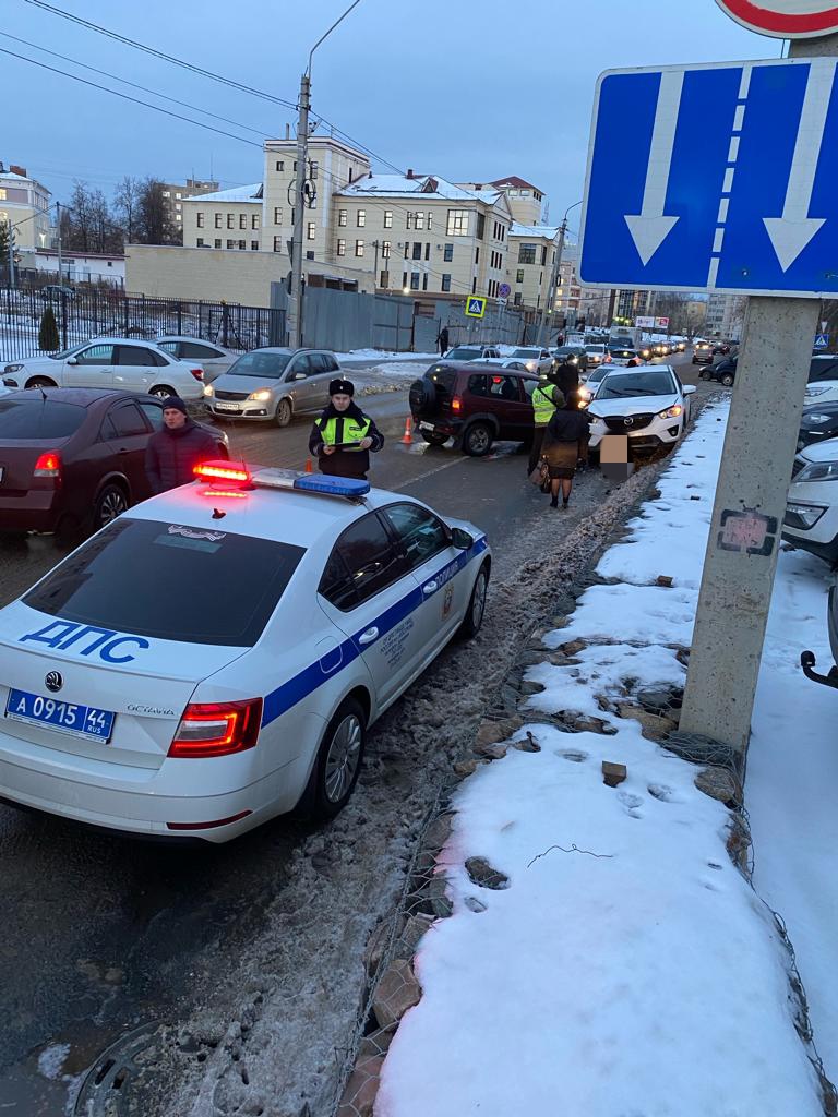 В Костроме на пешеходном переходе насмерть сбили женщину