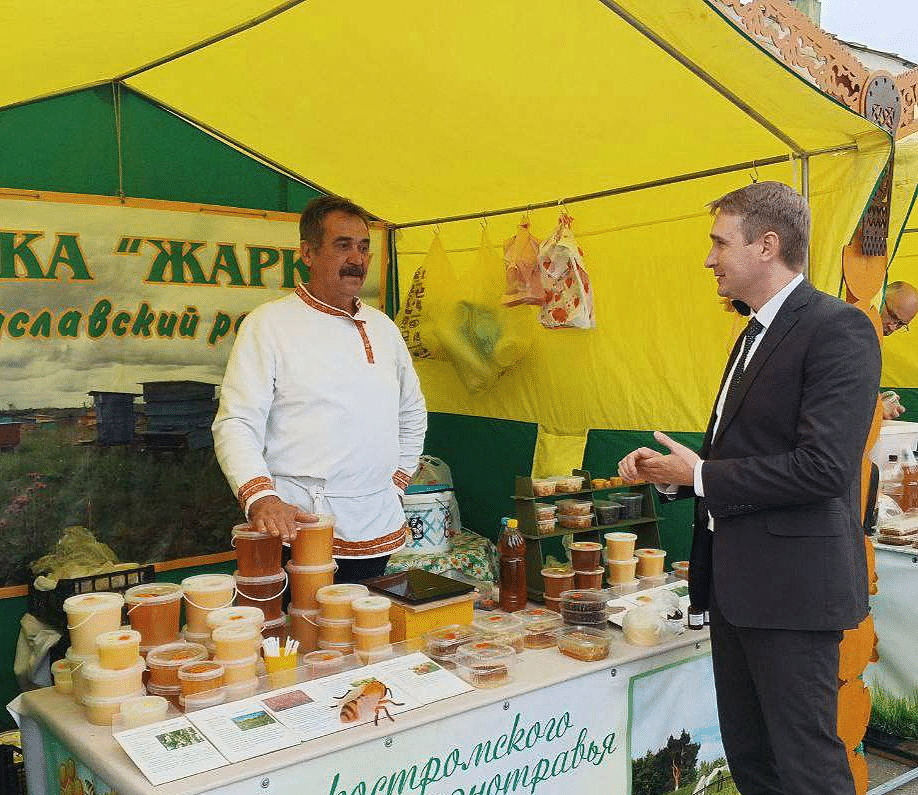 Костромские пасечники продали пять тонн меда на ярмарке