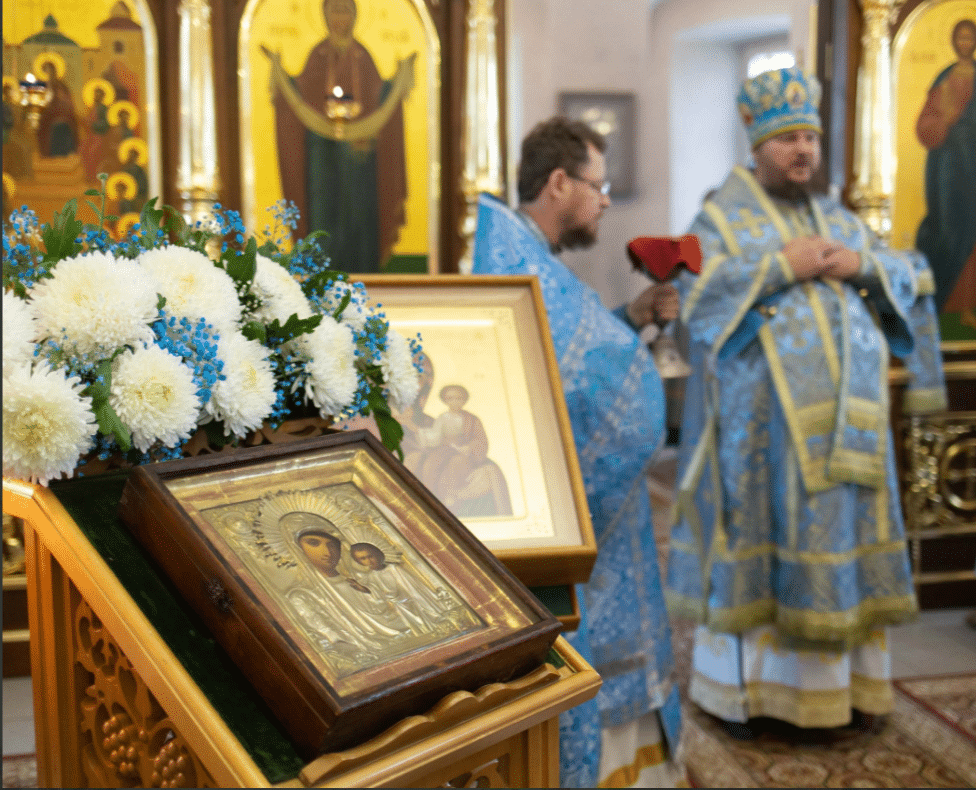 День Казанской иконы, покровительницы воинов, празднуют православные костромичи