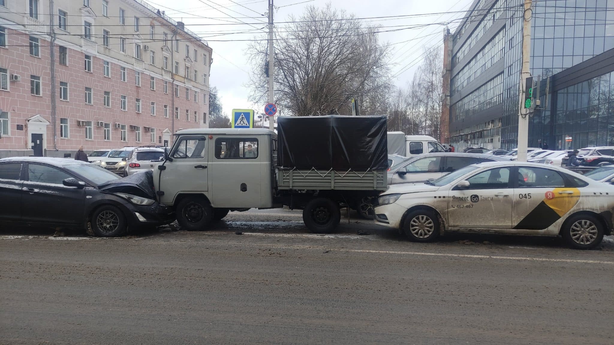 Массовые ДТП: предновогодняя суета вскружила голову костромским водителям