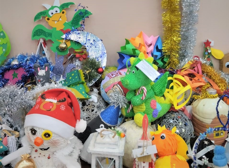Костромские малыши смастерили почти две тысячи игрушек для городской ёлки
