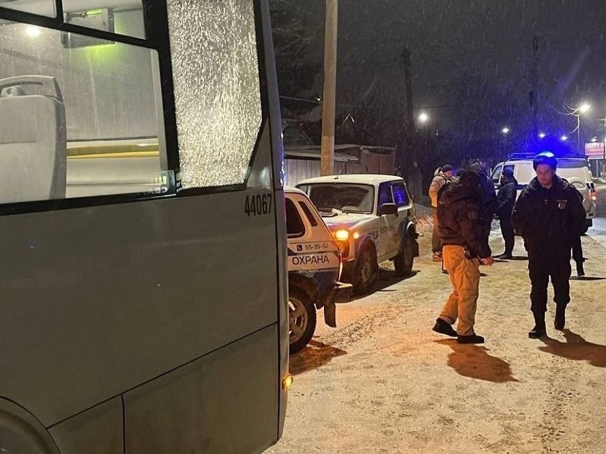 Автобус с пассажирами в Костроме расстреляли из пневмата