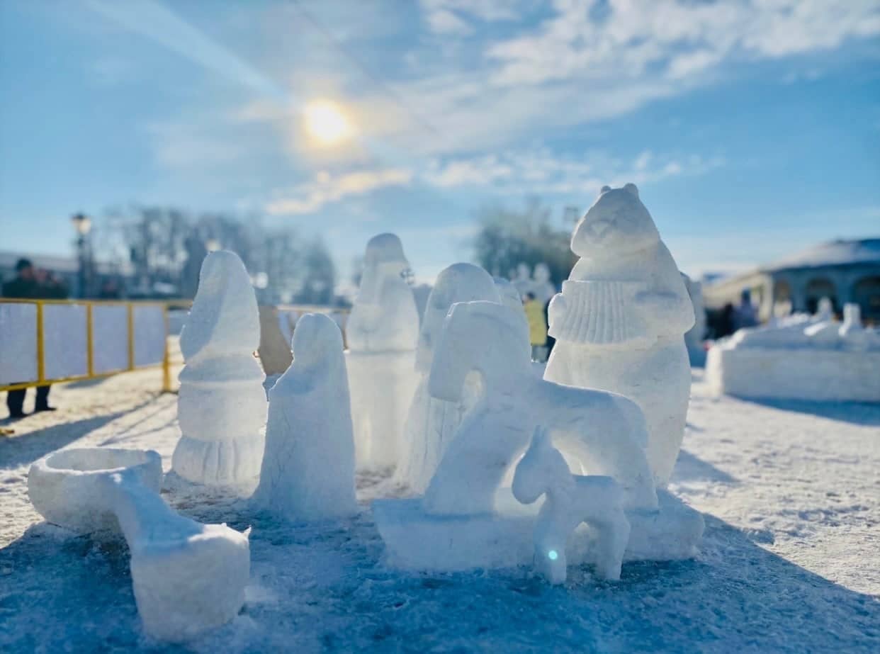 Парки Костромы украсят сказочные снежные скульптуры