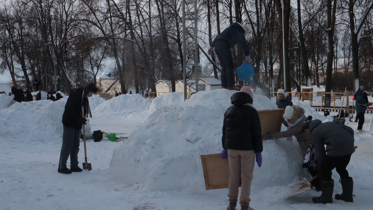 Фестиваль ледовых скульптур феерично стартовал в Костроме