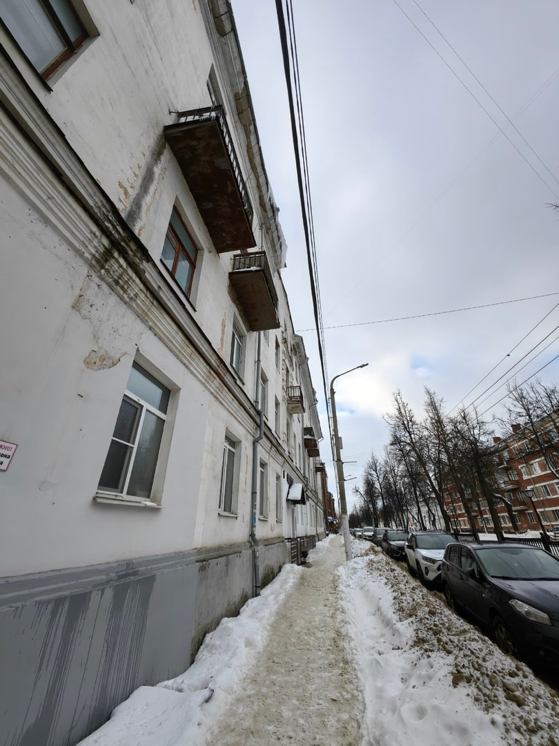 Двухметровые сосульки наводят ужас на население Костромы