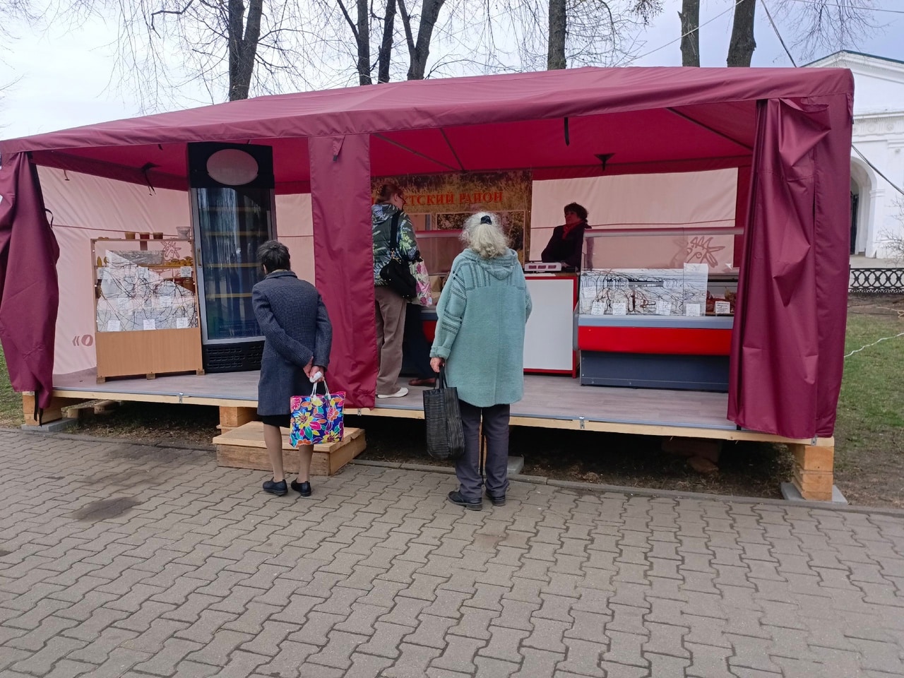 Цыплята из зефира и дешевые яйца: в Костроме открылись пасхальные ярмарки