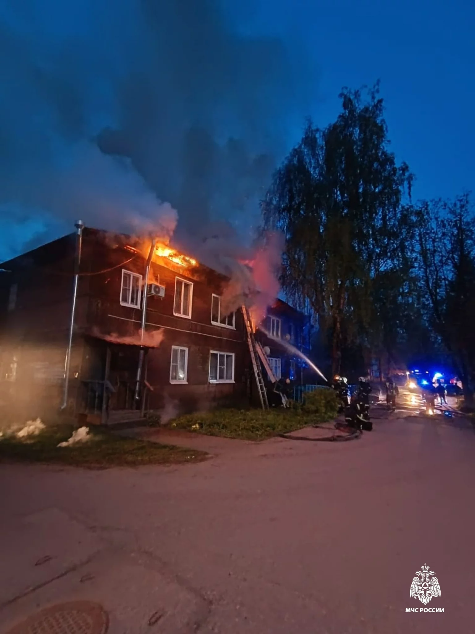 В Костроме в полыхающем здании погибли трое