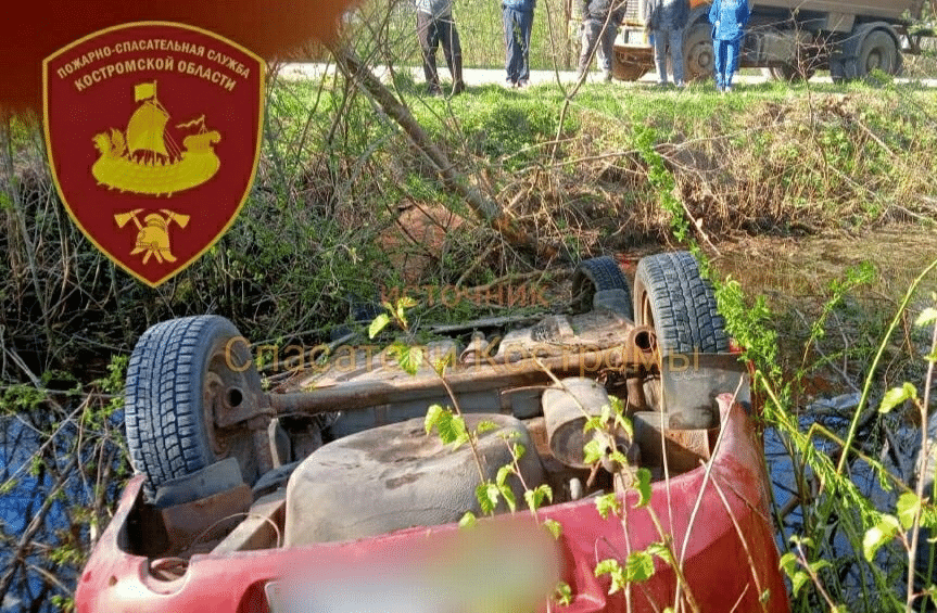В Костромской области обнаружили изувеченный автомобиль без водителя