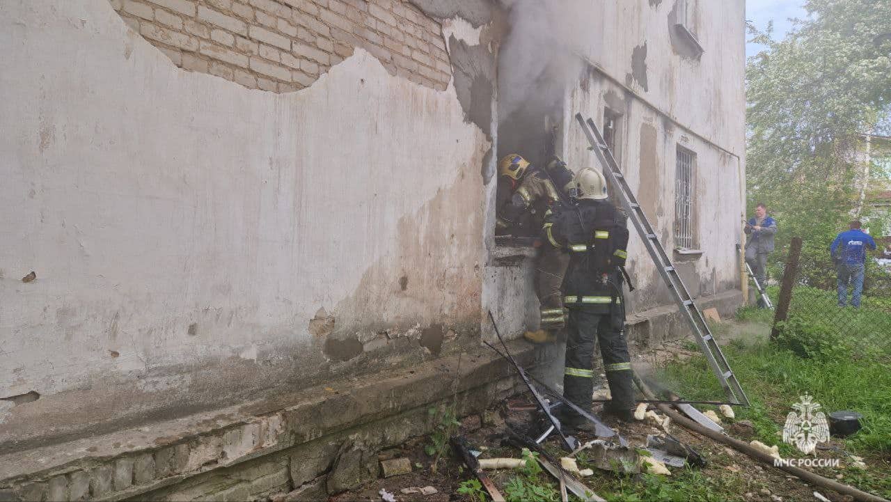 В Костроме на Катушечной загорелся жилой дом
