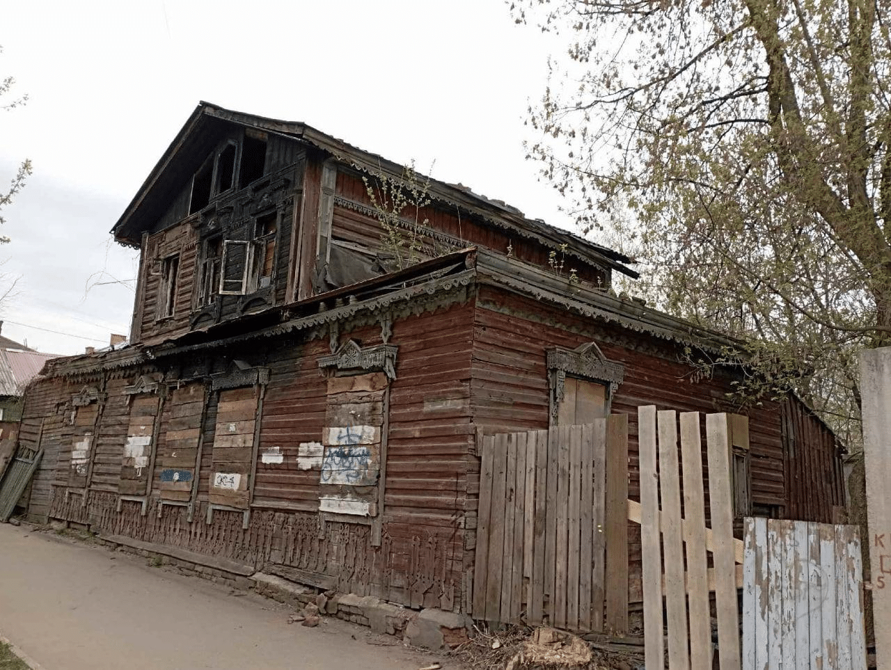 В Костроме реконструируют фасад исторически ценного дома на улице Энгельса  • TOP24 • Кострома