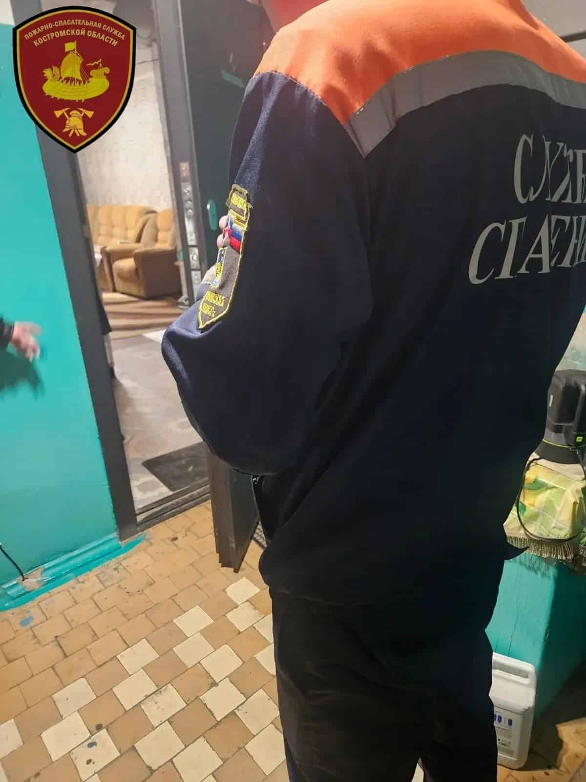 Костромские спасатели выручили из беды двоих детей