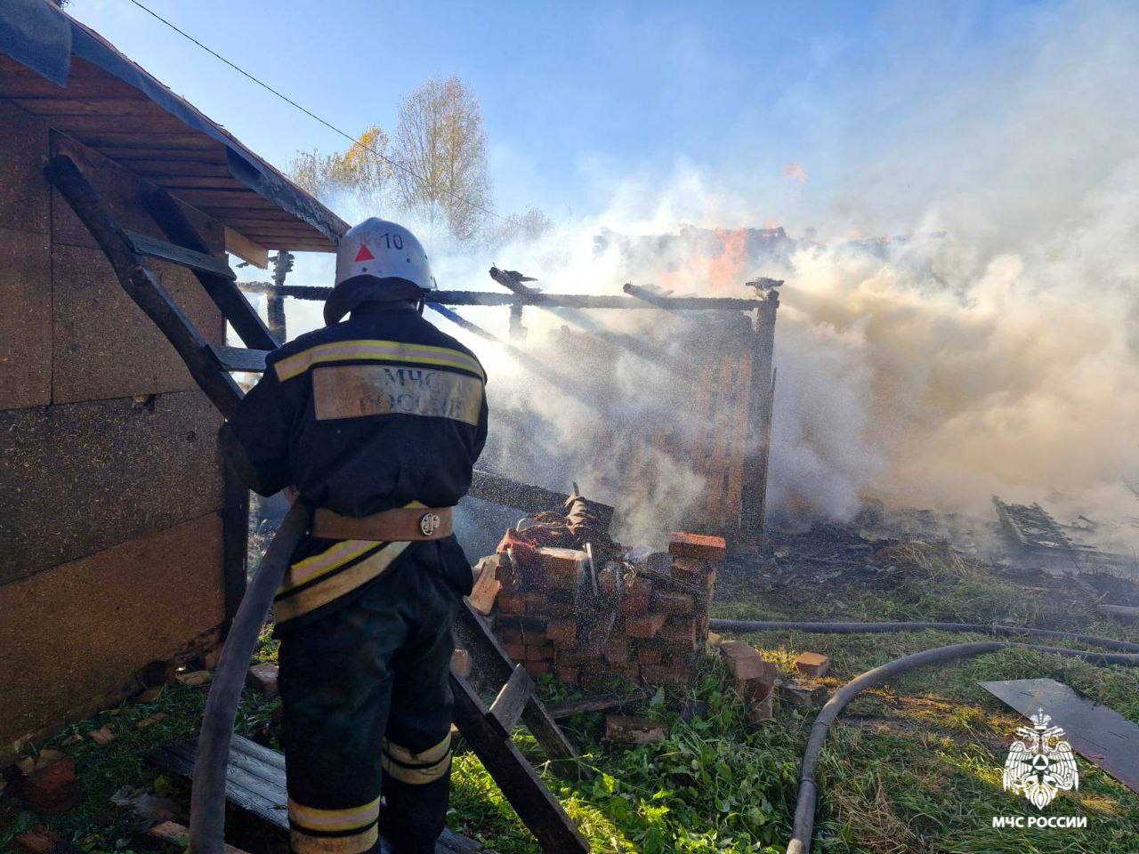 Двое костромичей сгорели в частном доме