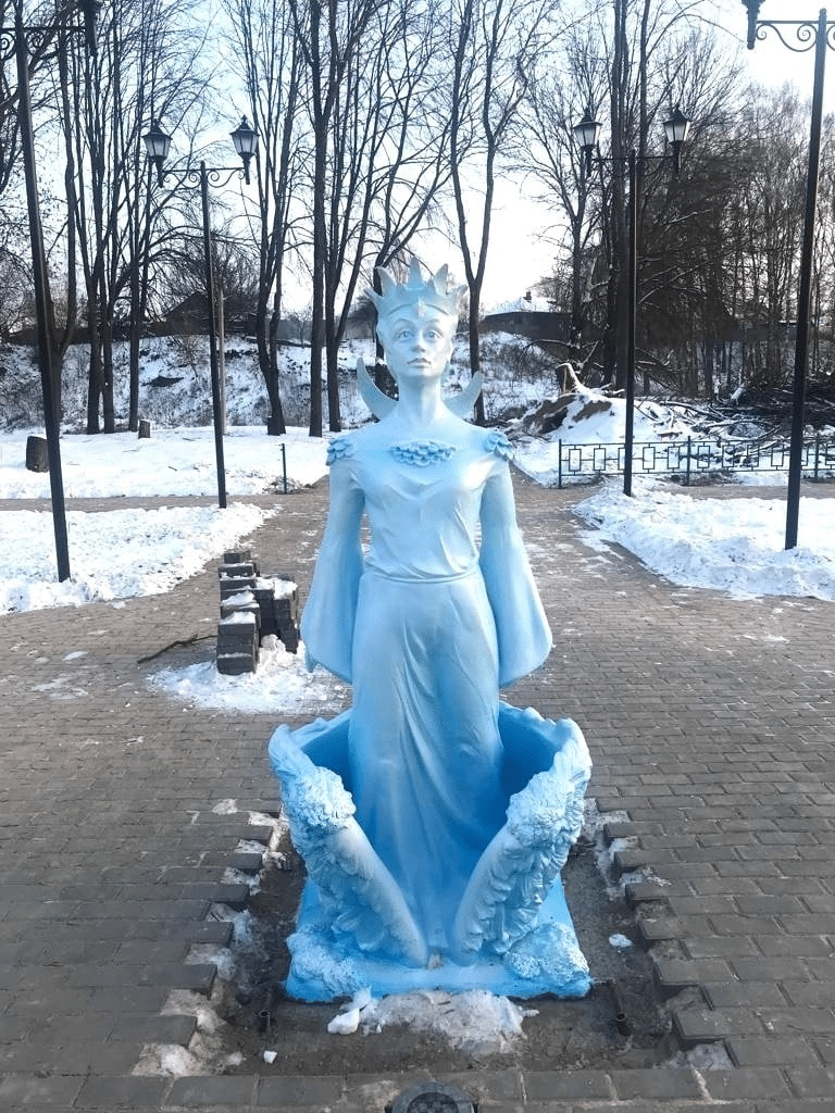 В костромской Нерехте вандалы сломали корону сказочной Царевне-Лебедь