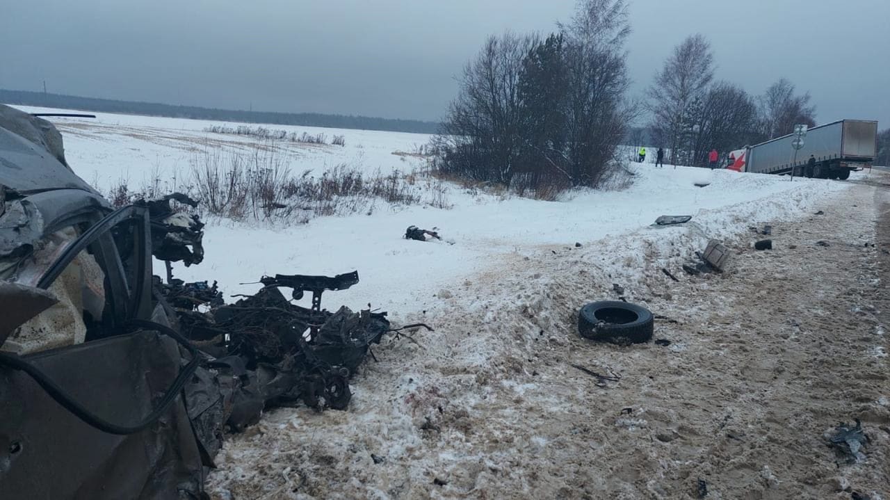 В жутком столкновении с фурой погиб мужчина на костромской трассе