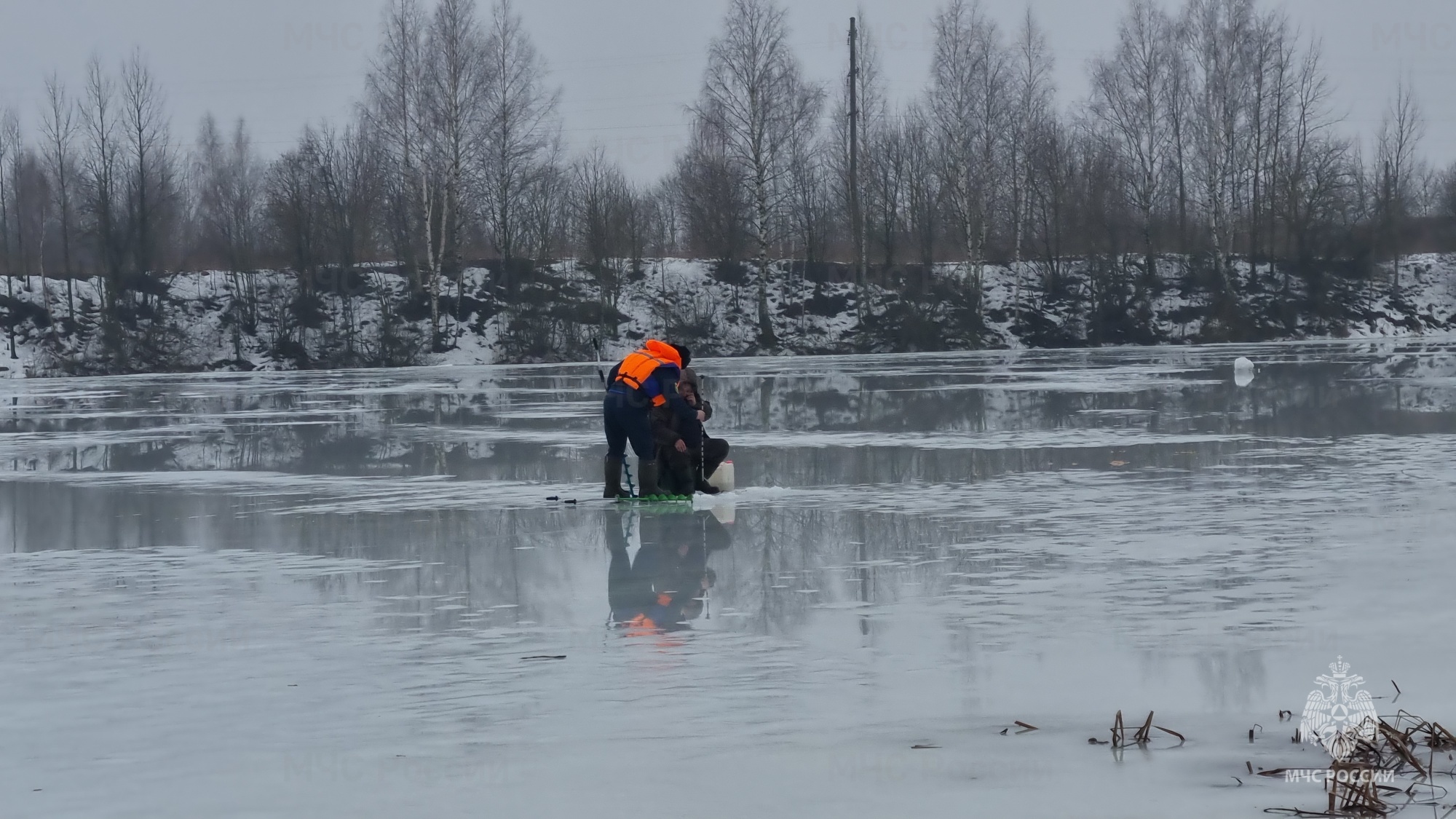 В Костроме отчаянные рыбаки не желают покидать лед водоемов