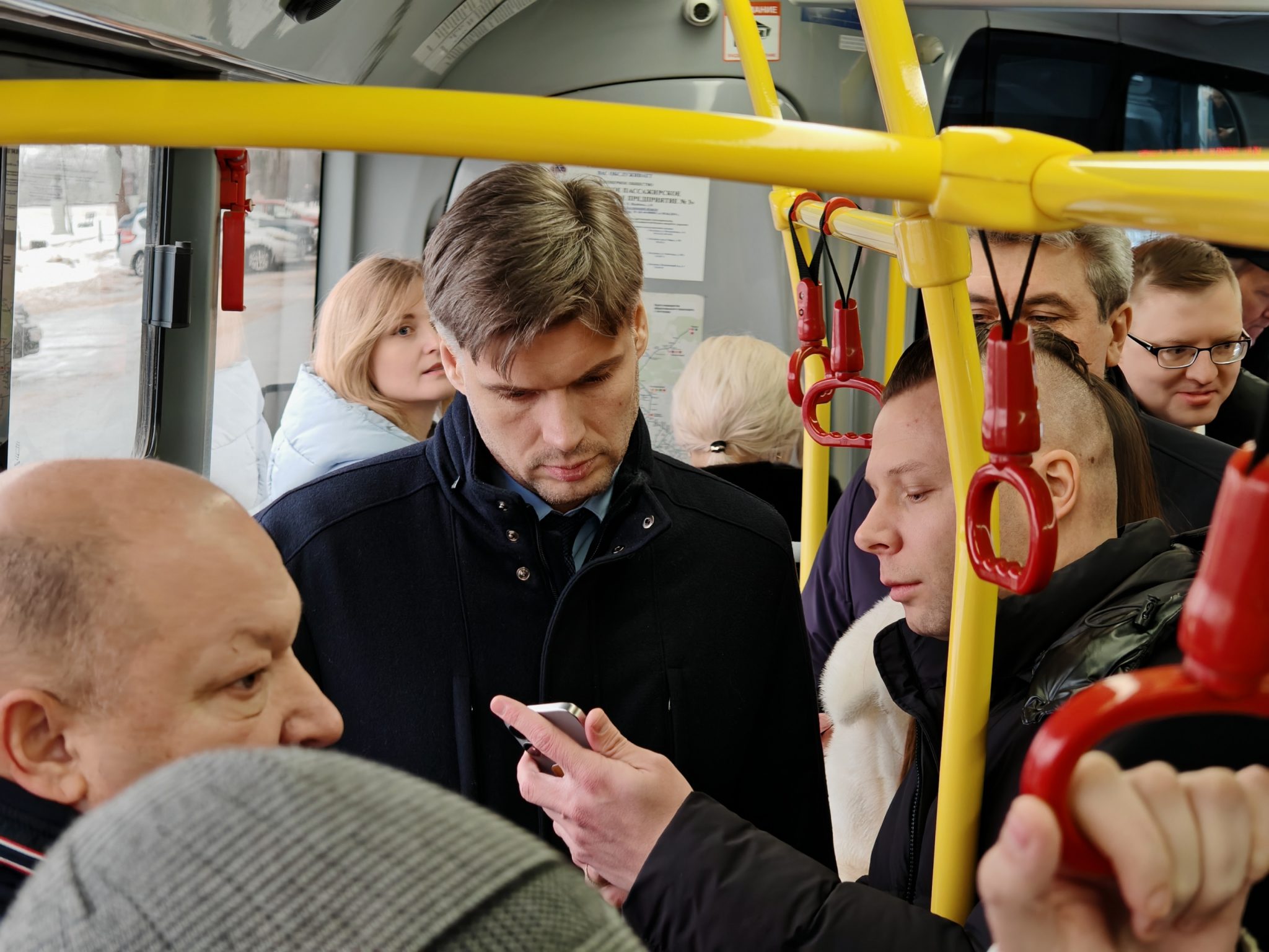 В Костроме запустили систему оплаты проезда в автобусах по геопозиции