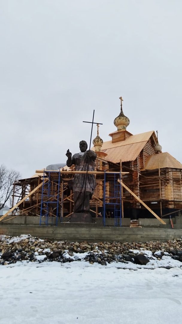 В Костроме митрополит Ферапонт освятил скульптуру апостола Андрея