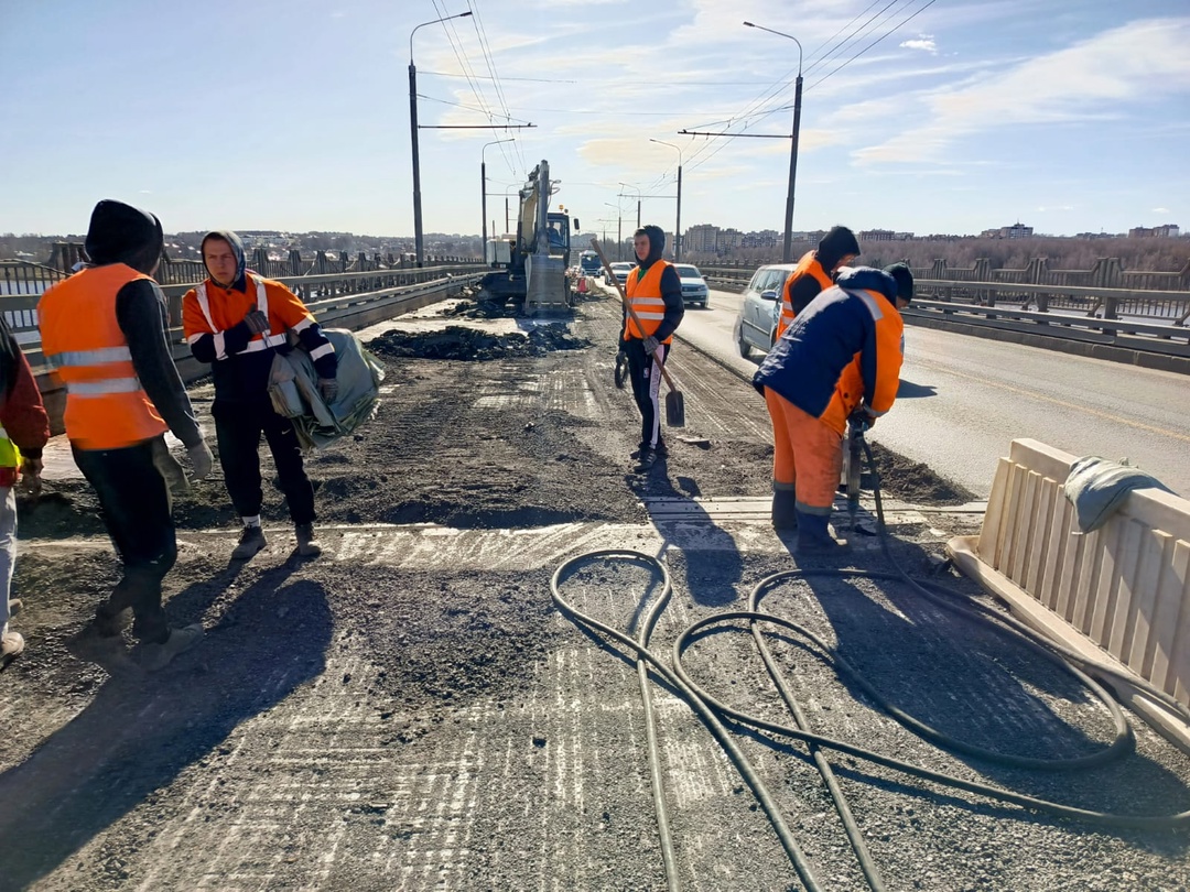 К ремонту костромского моста подключились студенты