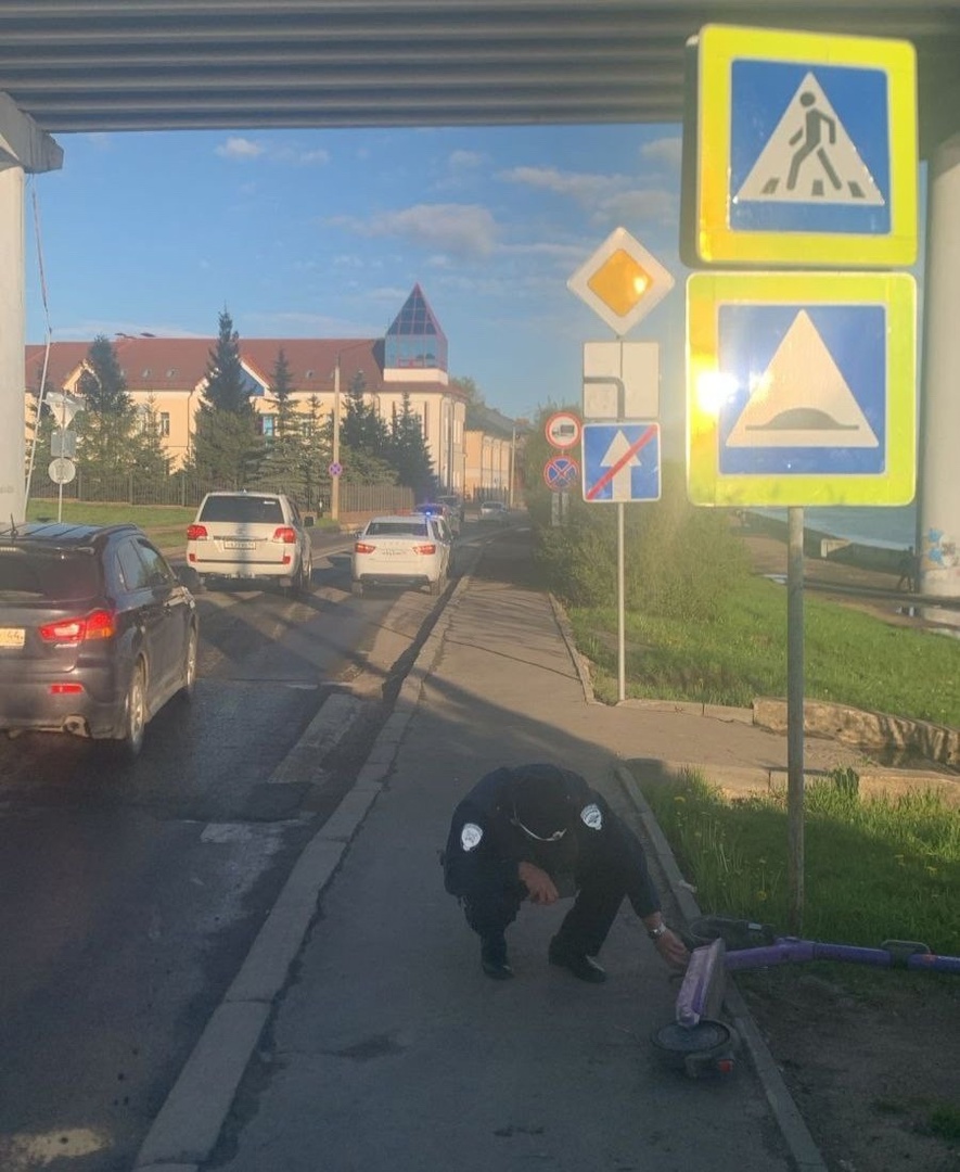 Пятнадцатилетний костромич на электросамокате врезался в дорожный знак