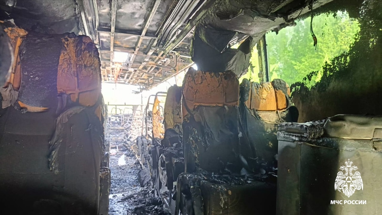 На костромской трассе загорелся автобус со школьниками