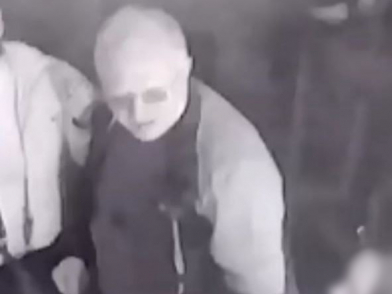Возле бара в Костроме мужчина пырнул ножом девушку