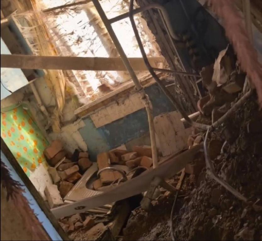В жилом доме в Костроме обвалился потолок