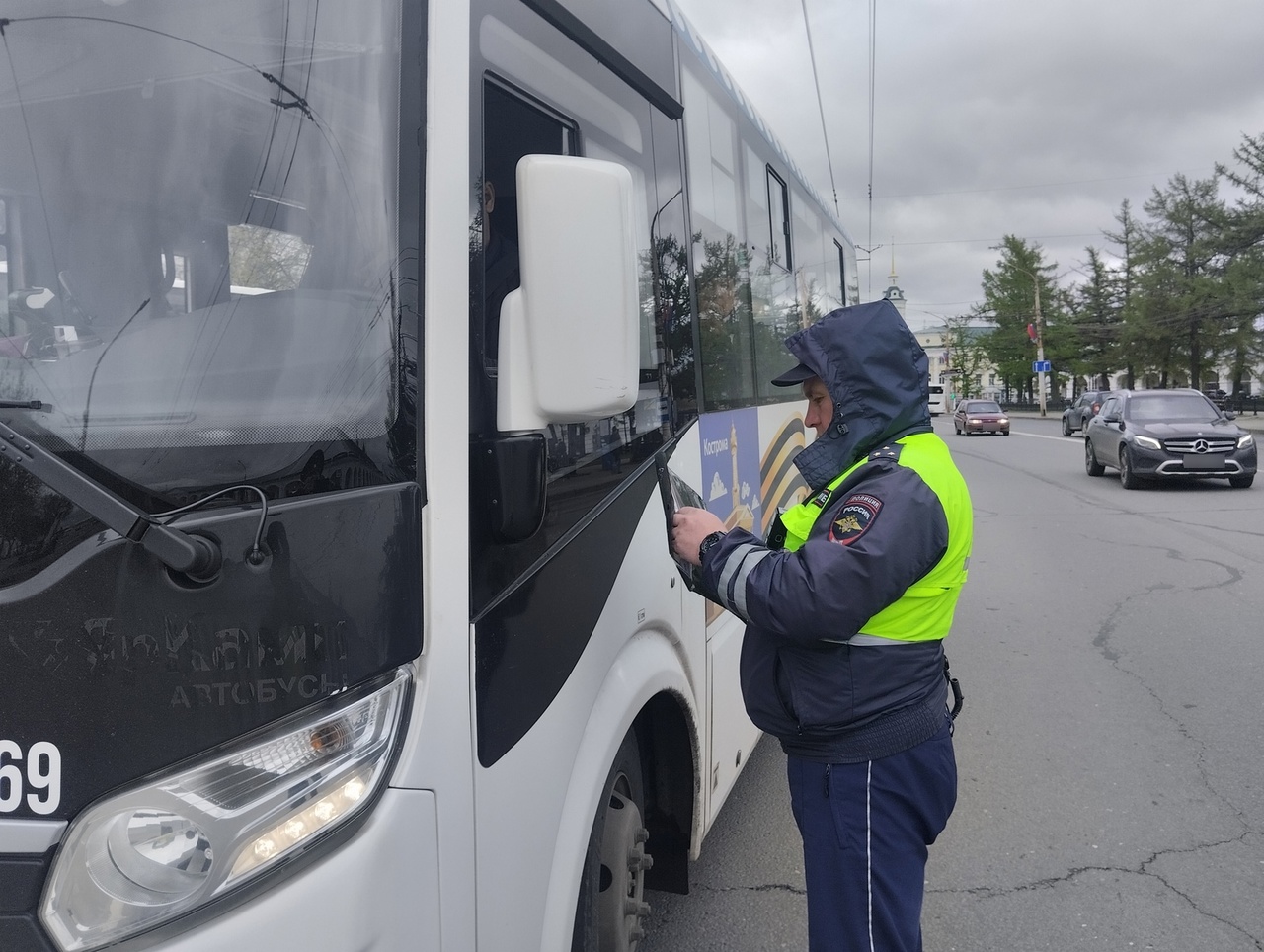 В Костроме водители трех автобусов нарушили ПДД
