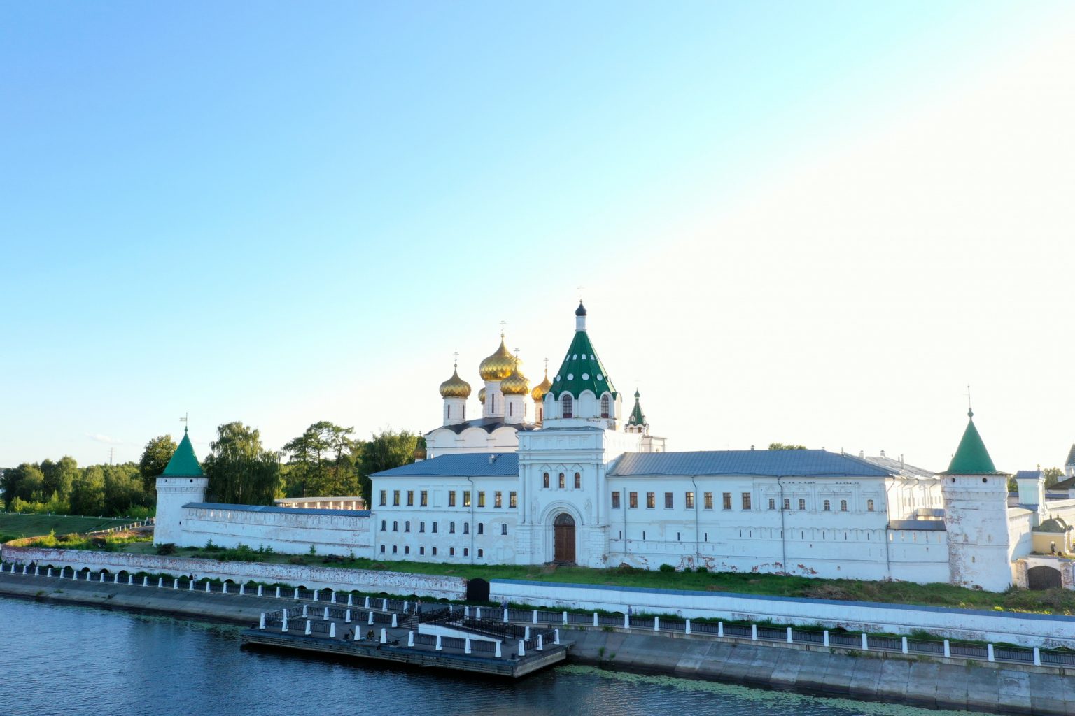 На территории костромского монастыря нашли древнейшие артефакты