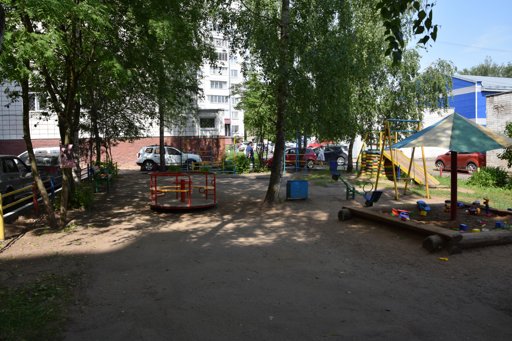 В Костроме привели в порядок 27 качелей